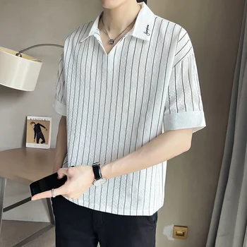 2022 Verão de Homens Listra com decote em V Manga Curta T-shirt Populares Tecido Plissado Branco/preto Camiseta Tendência da Moda Branco T-Shirts