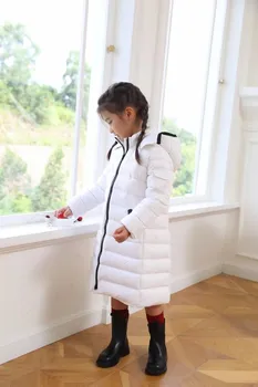2022 de Inverno de alta qualidade, a marca de moda preto branco gola com capuz (destacável) zíper médio longo para baixo do casaco para meninos e meninas