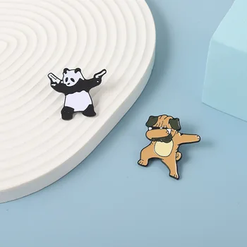 Dos Desenhos Animados Bonitos Legal Pose Cão De Metal Broche De Esmalte Da Moda Criativa Panda Emblema Da Moda Engraçado Lapela Mochila Acessórios De Jóias De Presente